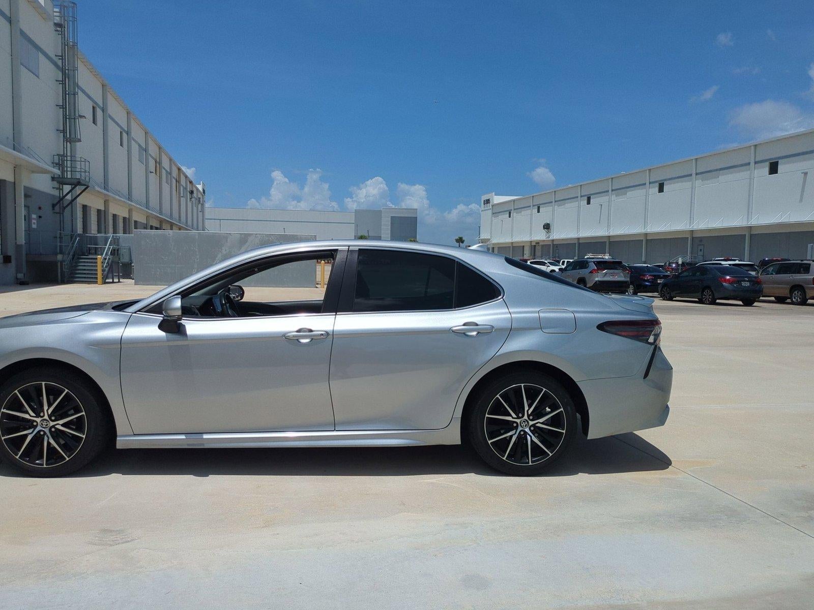 2023 Toyota Camry SE Auto (SE)