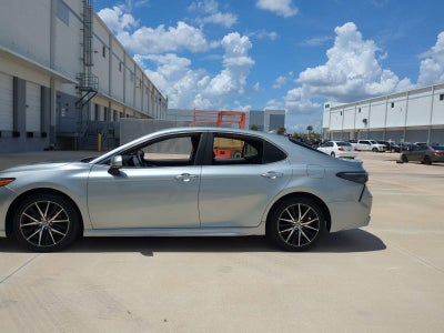 2024 Toyota Camry SE Auto (SE)