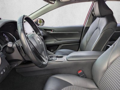 2022 Toyota Camry SE Auto (SE)