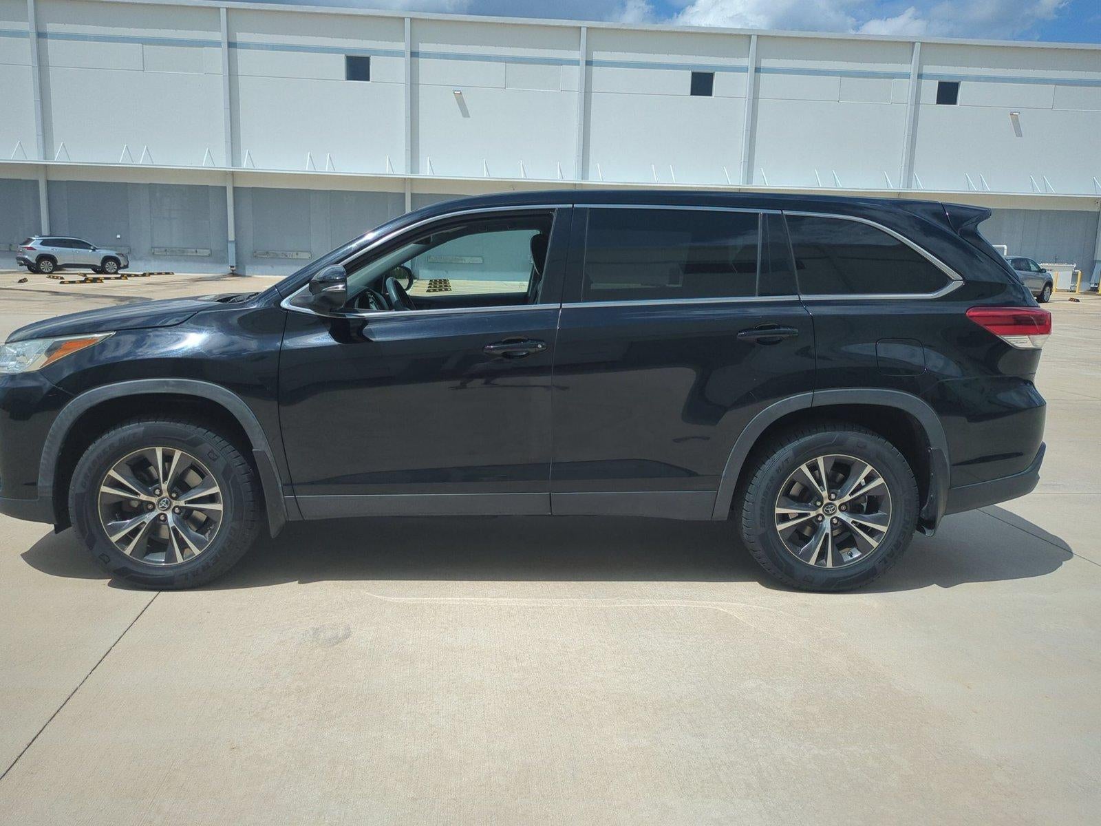 2019 Toyota Highlander LE V6 AWD (Natl)