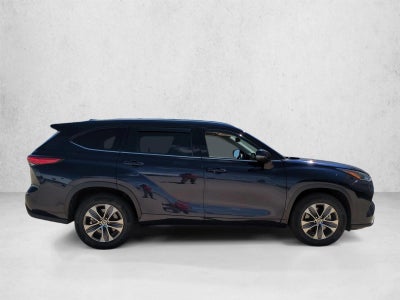 2021 Toyota Highlander XLE FWD (Natl)