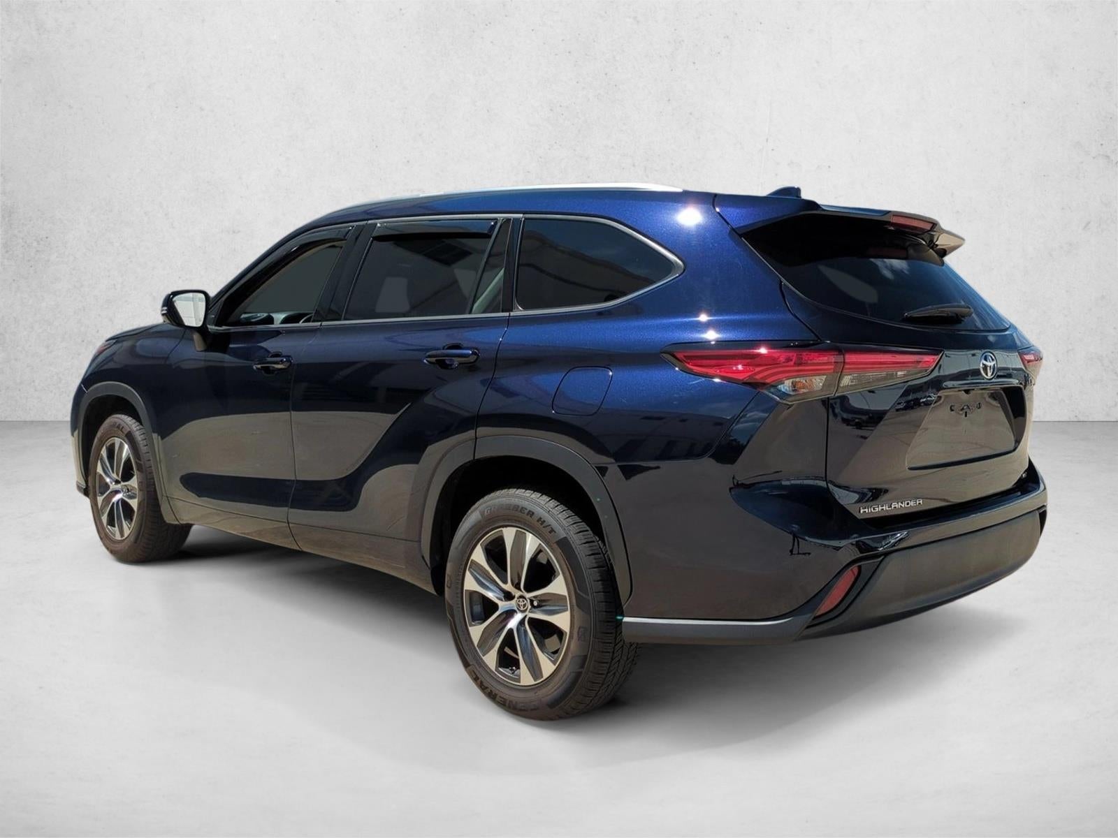 2021 Toyota Highlander XLE FWD (Natl)
