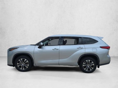 2022 Toyota Highlander XLE AWD (Natl)