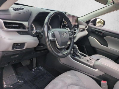 2024 Toyota Highlander LE FWD (Natl)