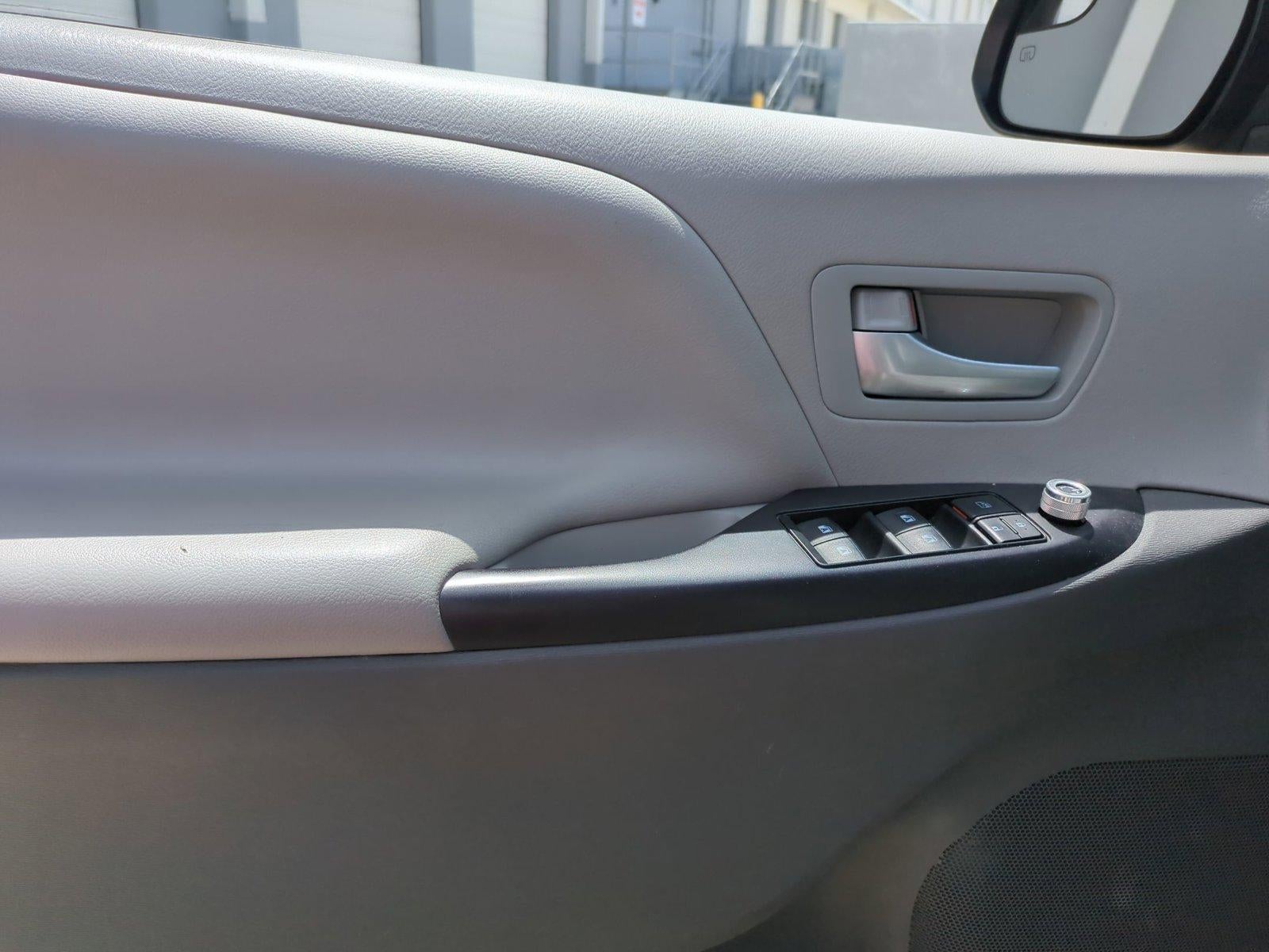 2016 Toyota Sienna 5dr 8-Pass Van LE FWD (GS)