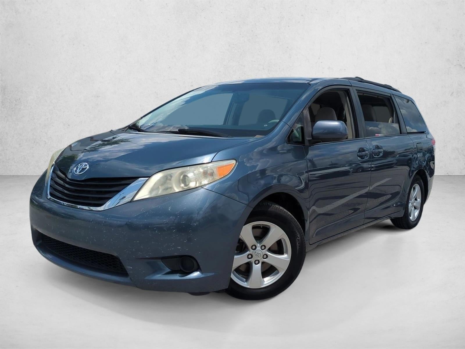 2014 Toyota Sienna 5dr 8-Pass Van V6 LE FWD (Natl)