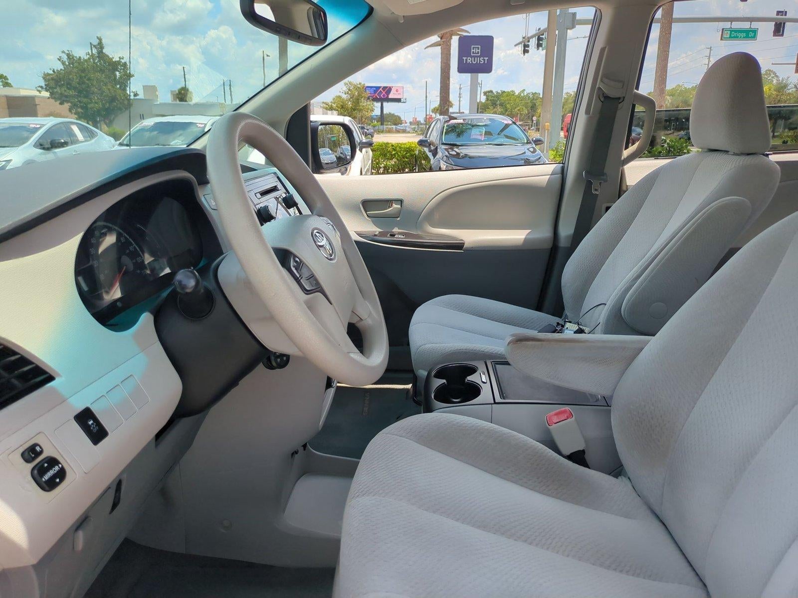 2014 Toyota Sienna 5dr 8-Pass Van V6 LE FWD (Natl)