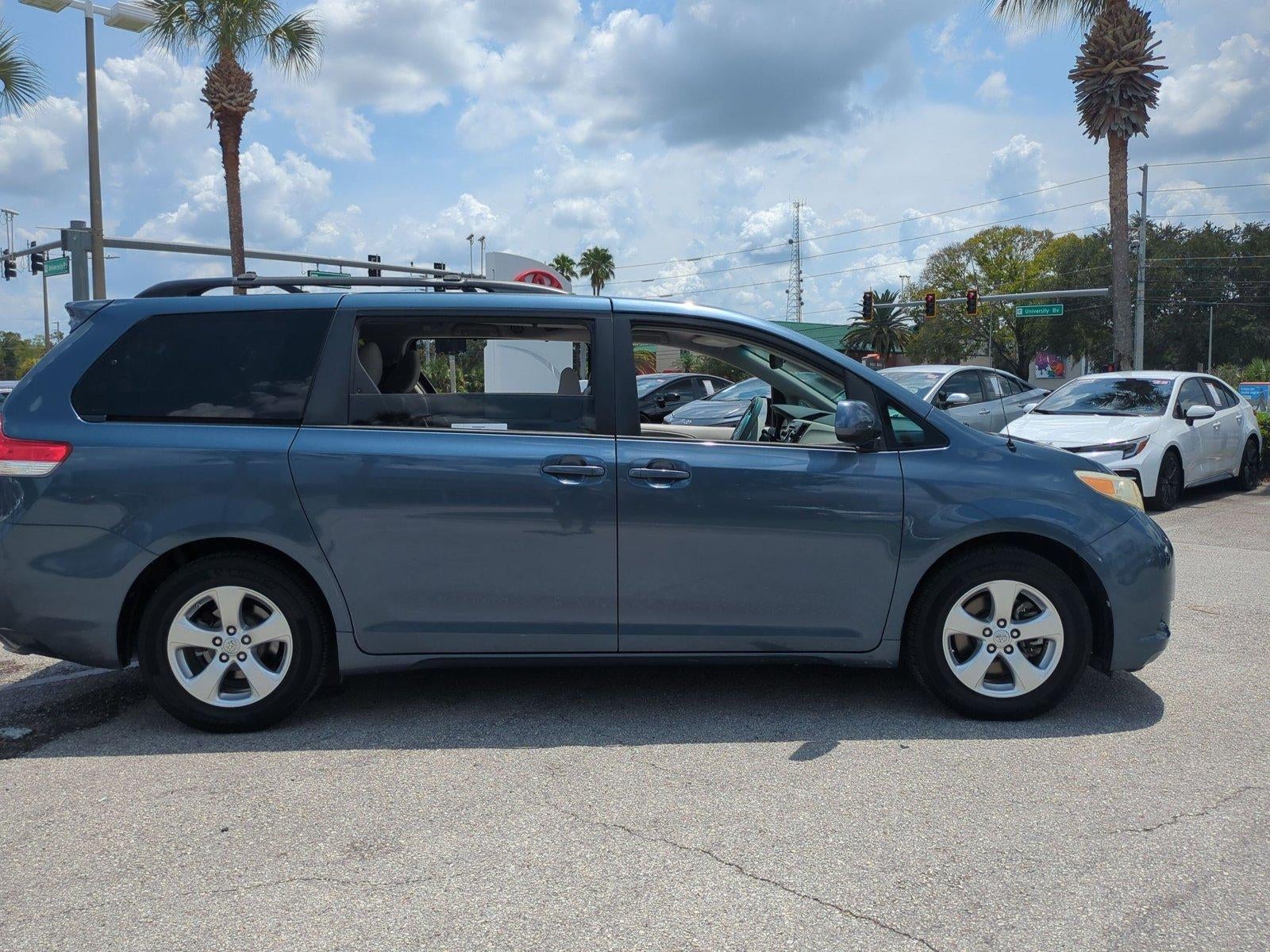 2014 Toyota Sienna 5dr 8-Pass Van V6 LE FWD (Natl)