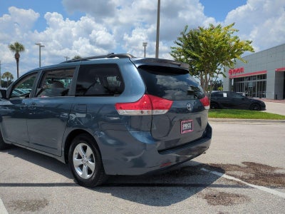 2014 Toyota Sienna 5dr 8-Pass Van V6 LE FWD (Natl)