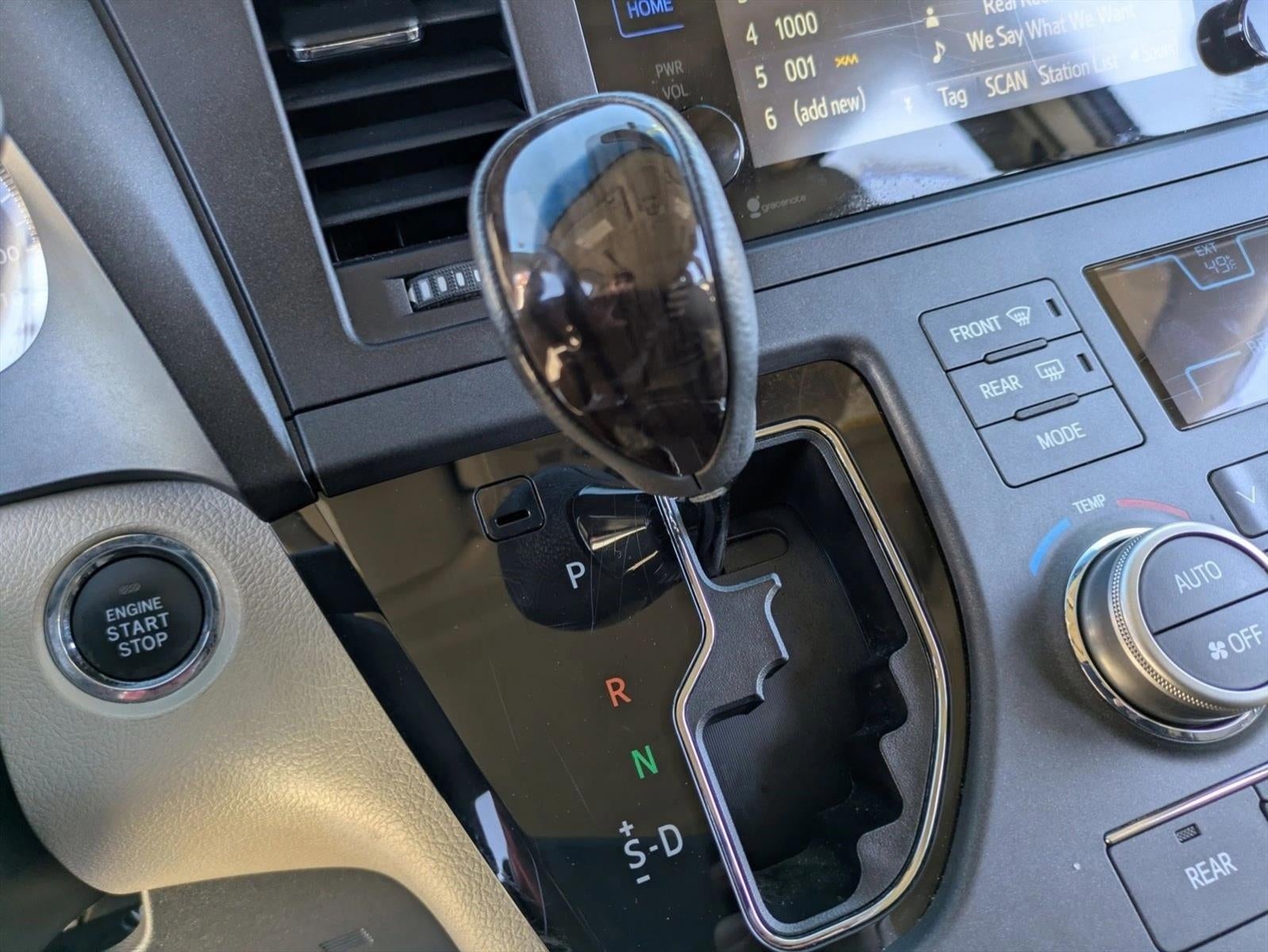 2015 Toyota Sienna 5dr 8-Pass Van XLE FWD (Natl)