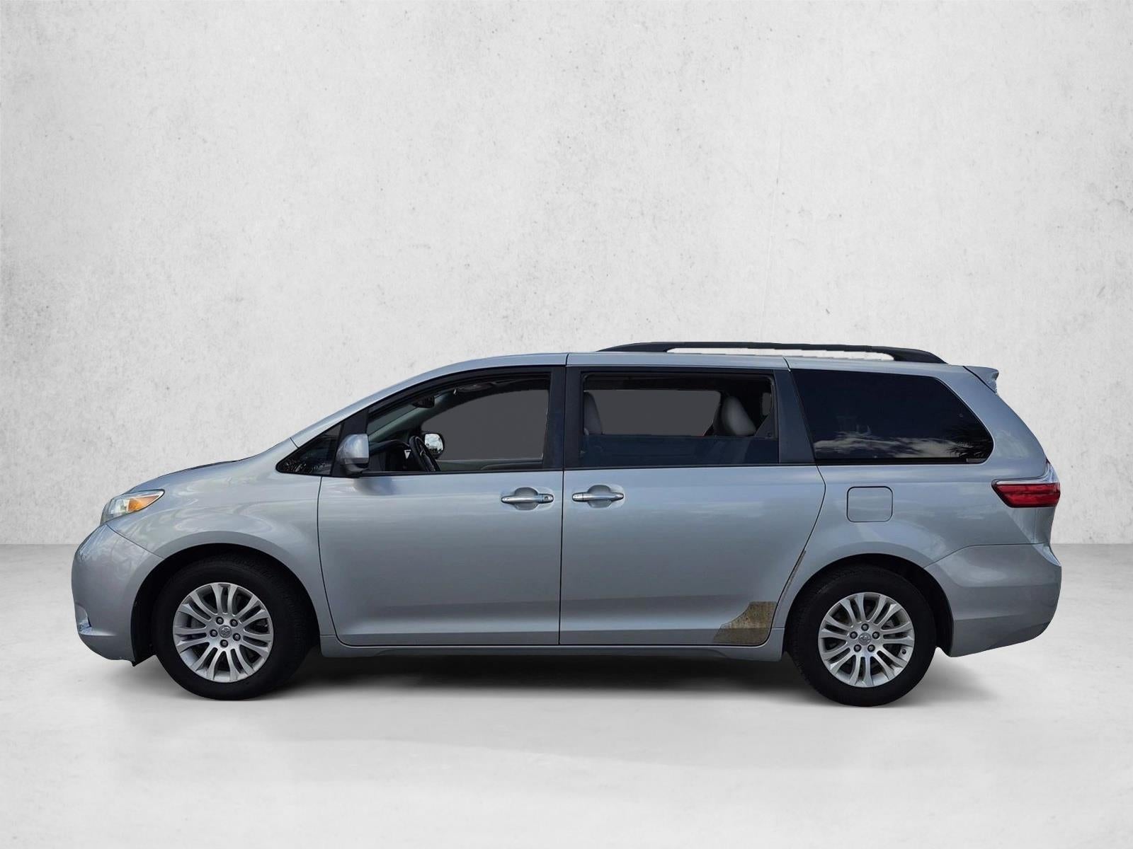 2016 Toyota Sienna 5dr 8-Pass Van XLE FWD (Natl)