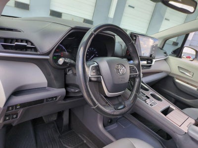 2024 Toyota Sienna XLE FWD 8-Passenger (Natl)