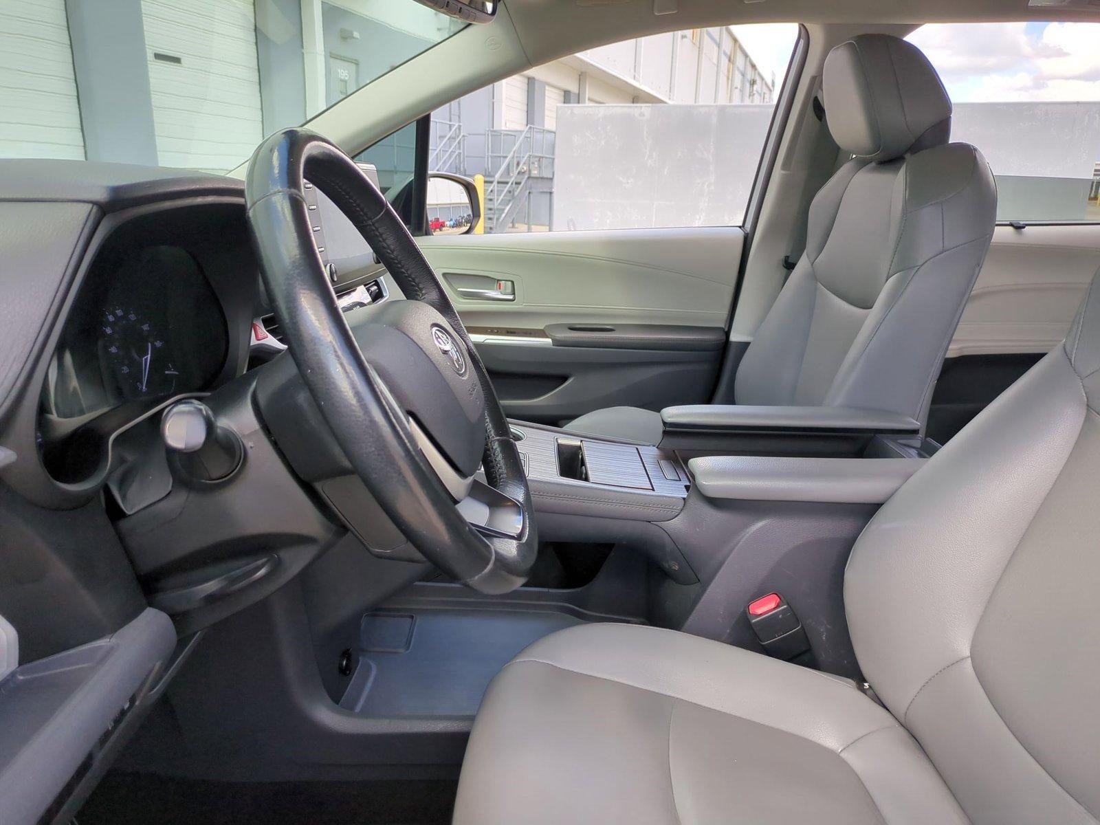 2024 Toyota Sienna XLE FWD 8-Passenger (Natl)