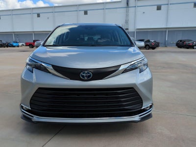 2024 Toyota Sienna XLE FWD 8-Passenger (Natl)