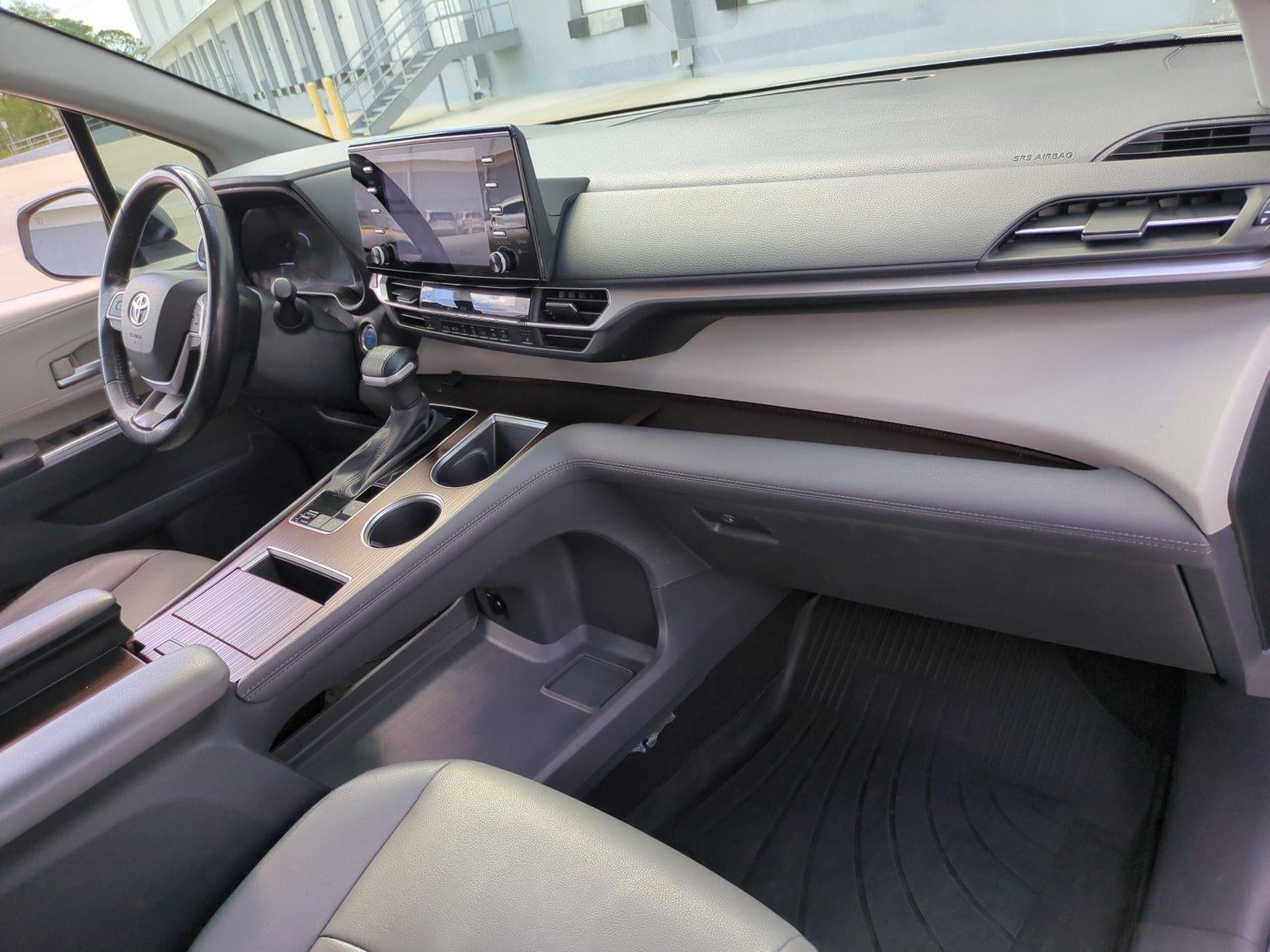 2024 Toyota Sienna XLE FWD 8-Passenger (Natl)