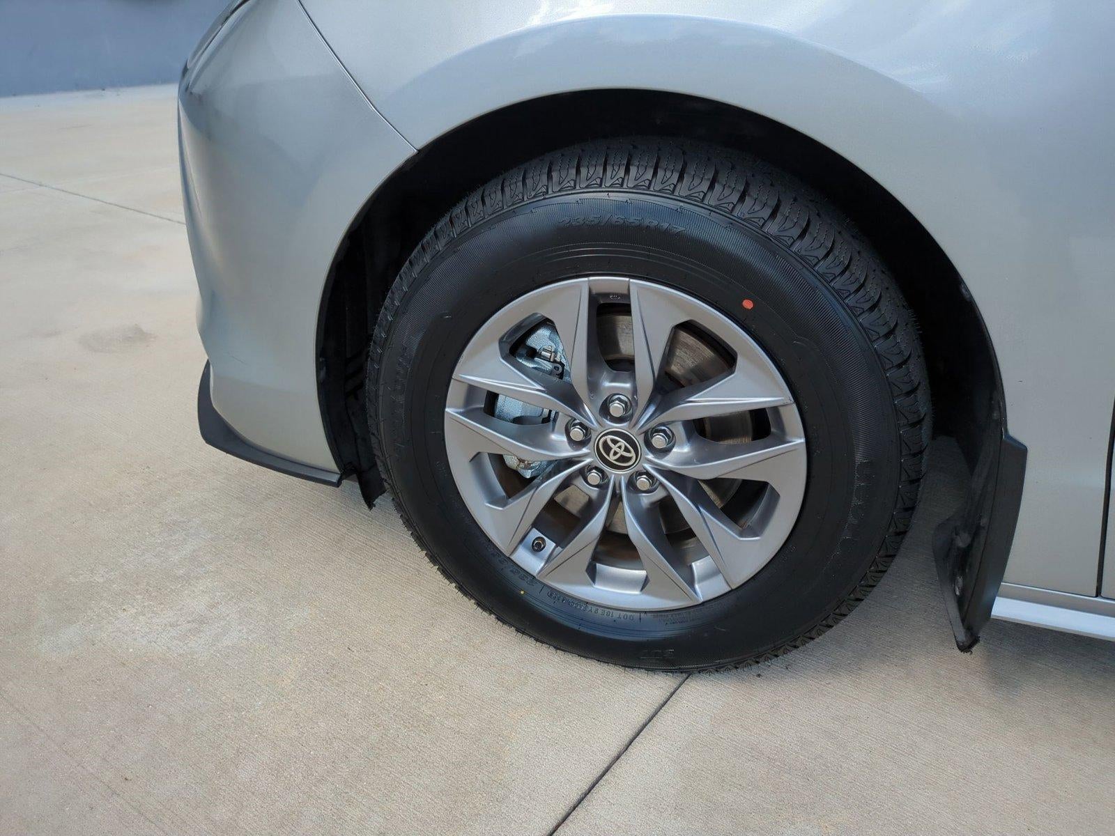 2024 Toyota Sienna XLE FWD 8-Passenger (Natl)