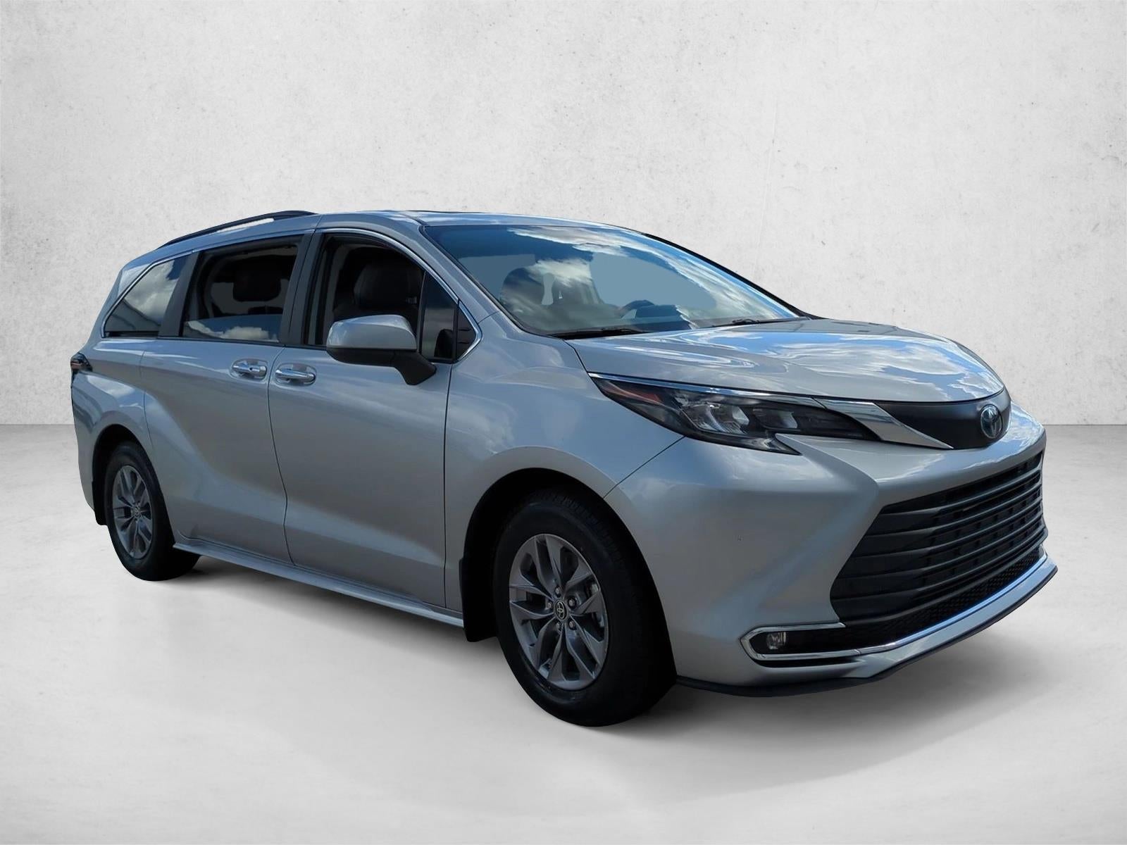 2024 Toyota Sienna XLE FWD 8-Passenger (Natl)