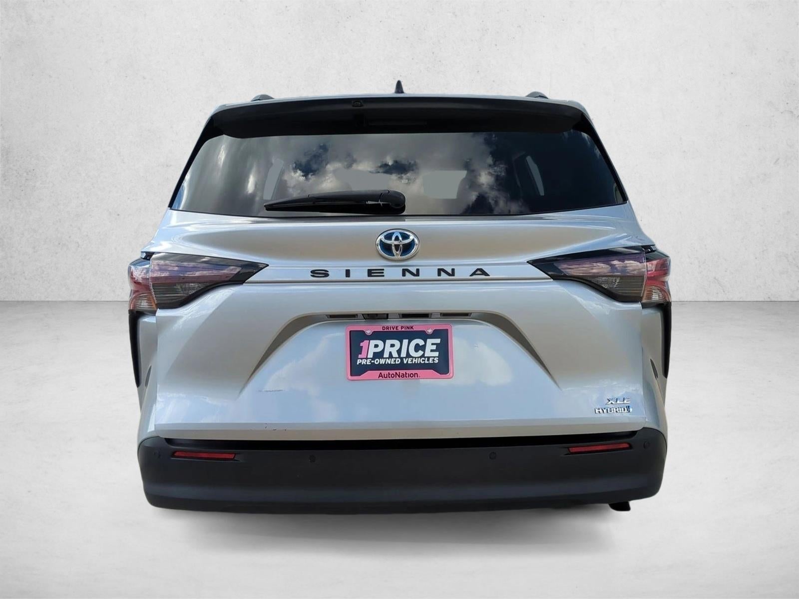 2024 Toyota Sienna XLE FWD 8-Passenger (Natl)