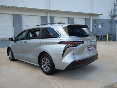2024 Toyota Sienna XLE FWD 8-Passenger (Natl)