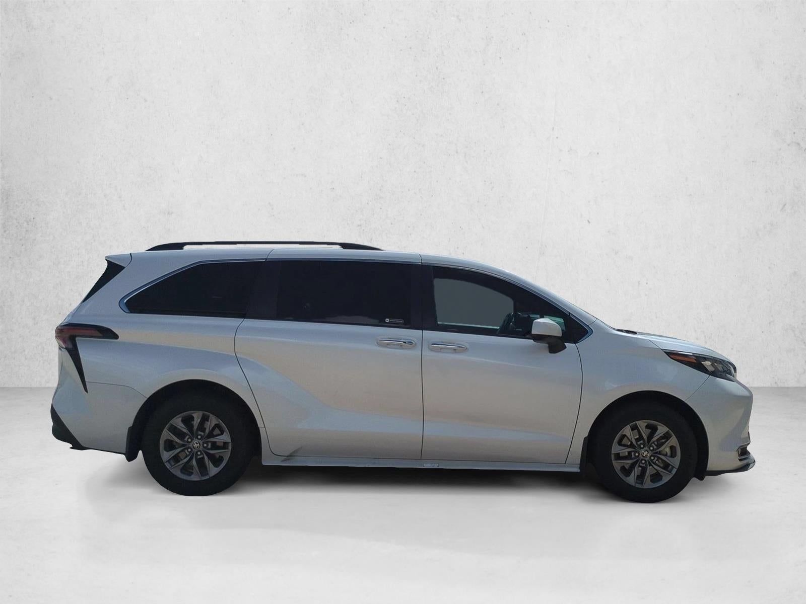 2024 Toyota Sienna XLE FWD 8-Passenger (Natl)