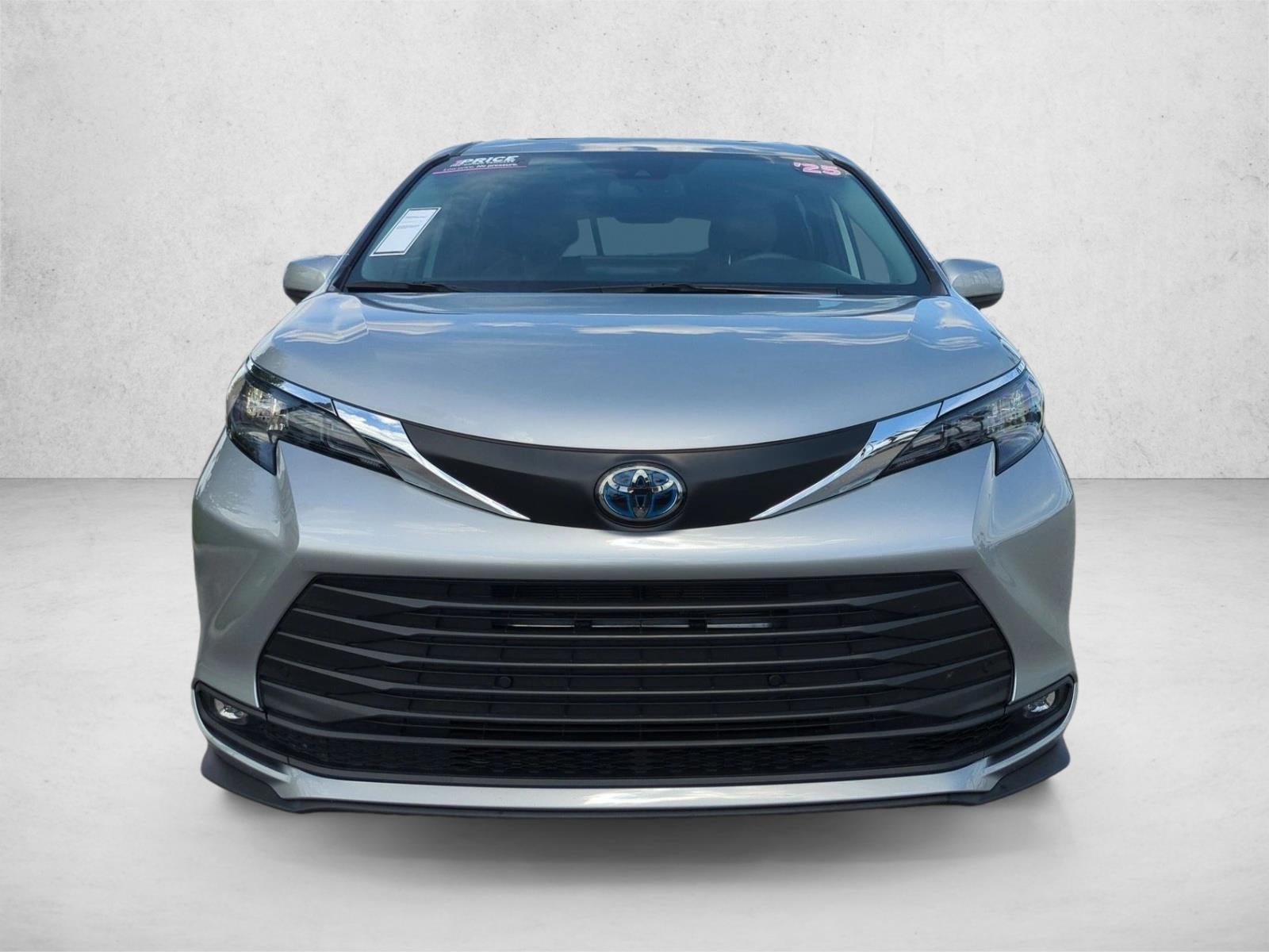 2025 Toyota Sienna XLE FWD 8-Passenger (Natl)