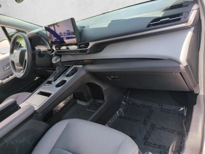 2025 Toyota Sienna XLE FWD 8-Passenger (Natl)