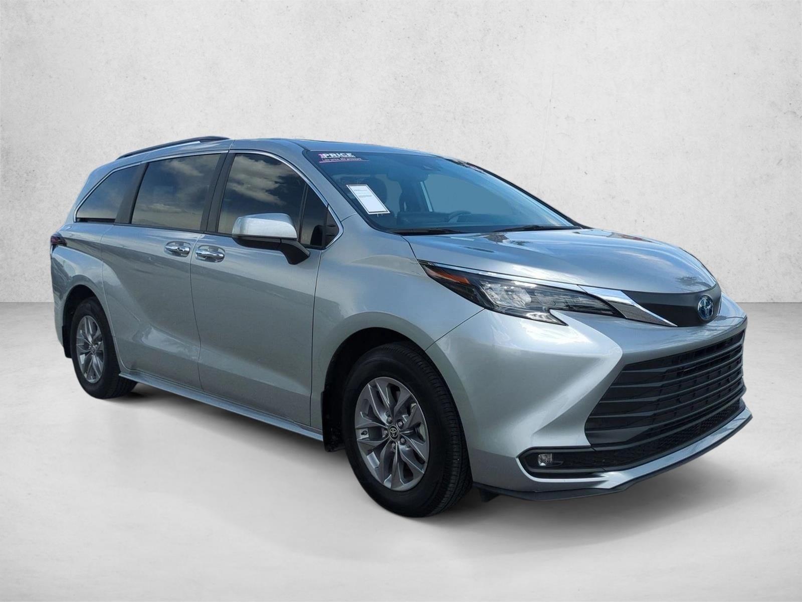 2025 Toyota Sienna XLE FWD 8-Passenger (Natl)