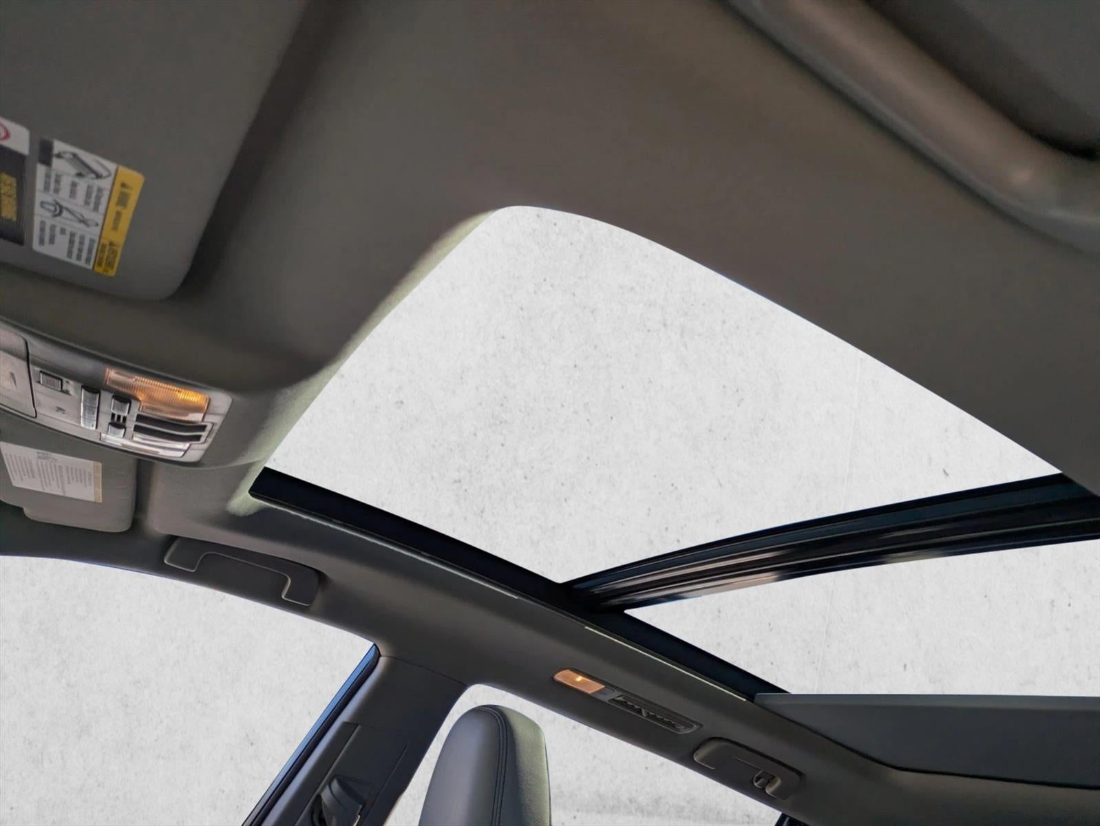 2017 Toyota Highlander Limited Platinum V6 FWD (Natl)