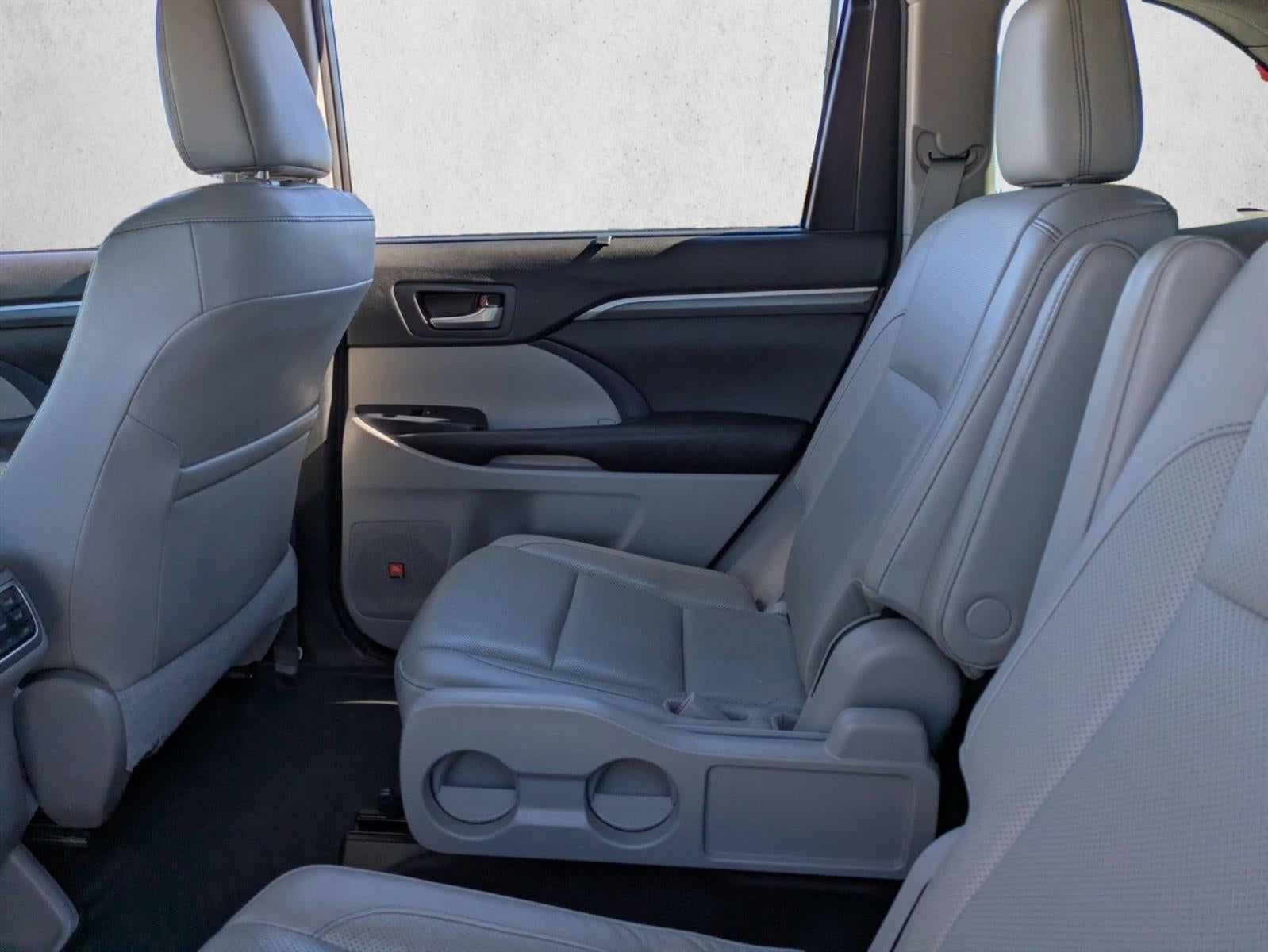 2017 Toyota Highlander Limited Platinum V6 FWD (Natl)