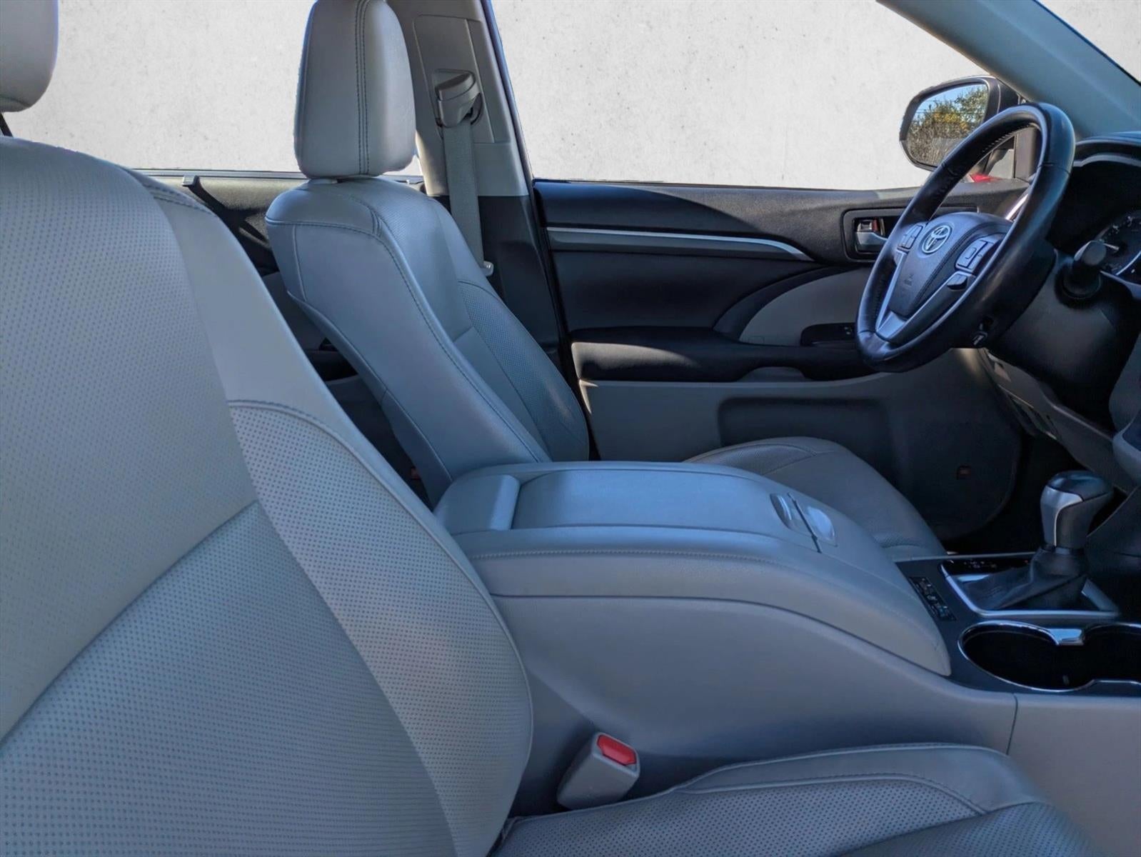 2017 Toyota Highlander Limited Platinum V6 FWD (Natl)