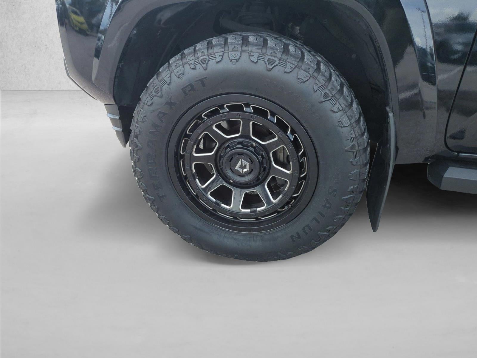 2017 Toyota Tacoma SR5 Double Cab 5' Bed V6 4x2 AT (GS)