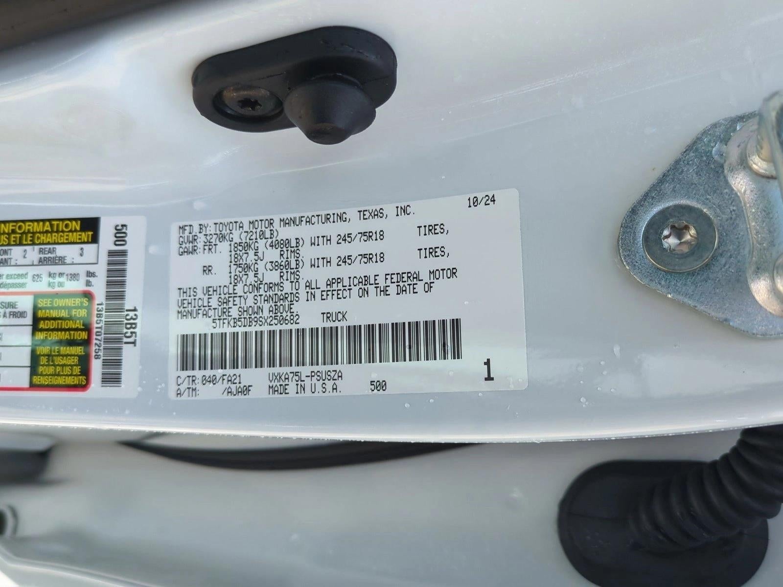 2025 Toyota Tundra 4WD 4WD SR CrewMax 5.5' Bed (Natl)