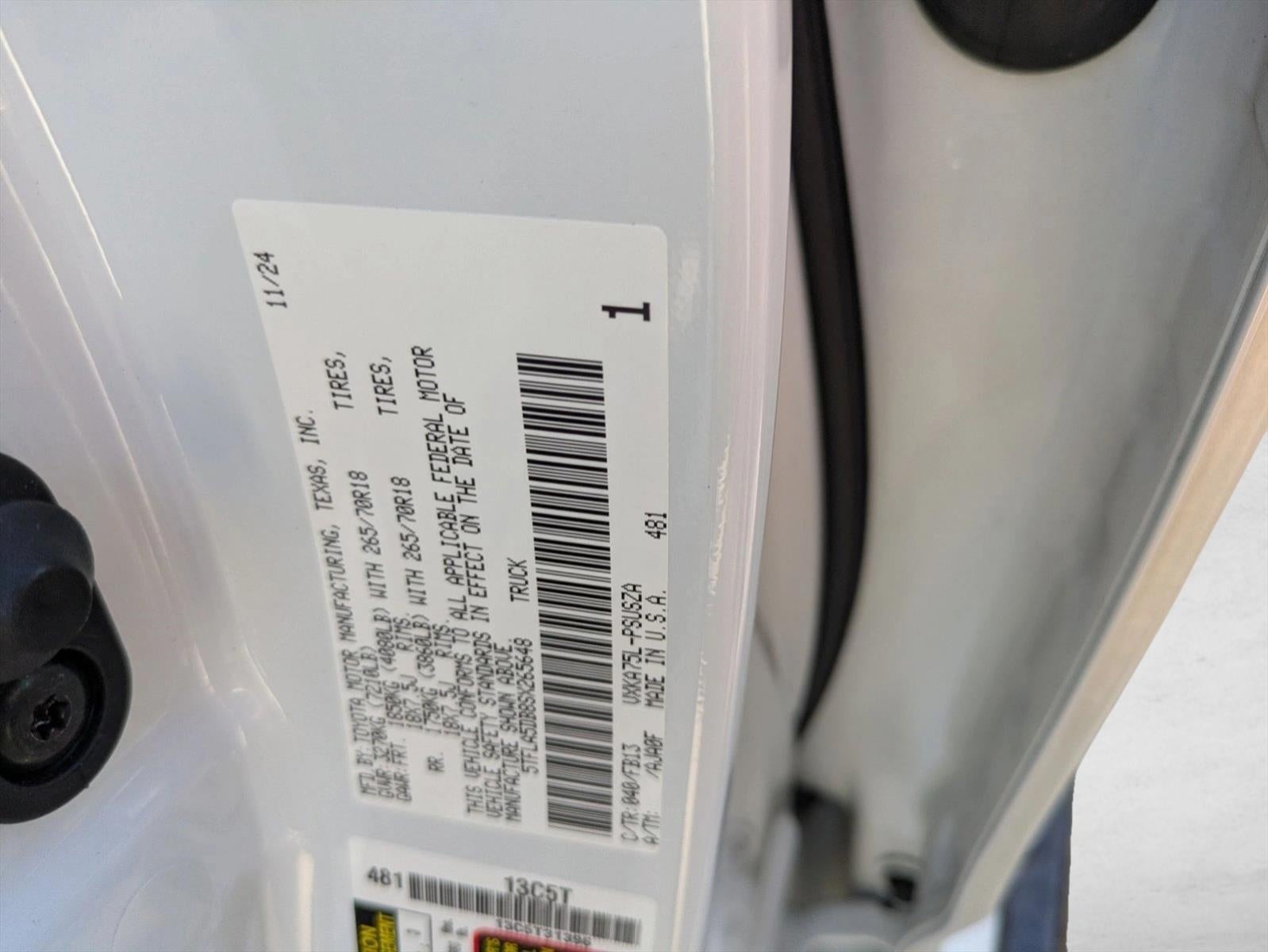 2025 Toyota Tundra 4WD 4WD SR5 CrewMax 5.5' Bed (SE)