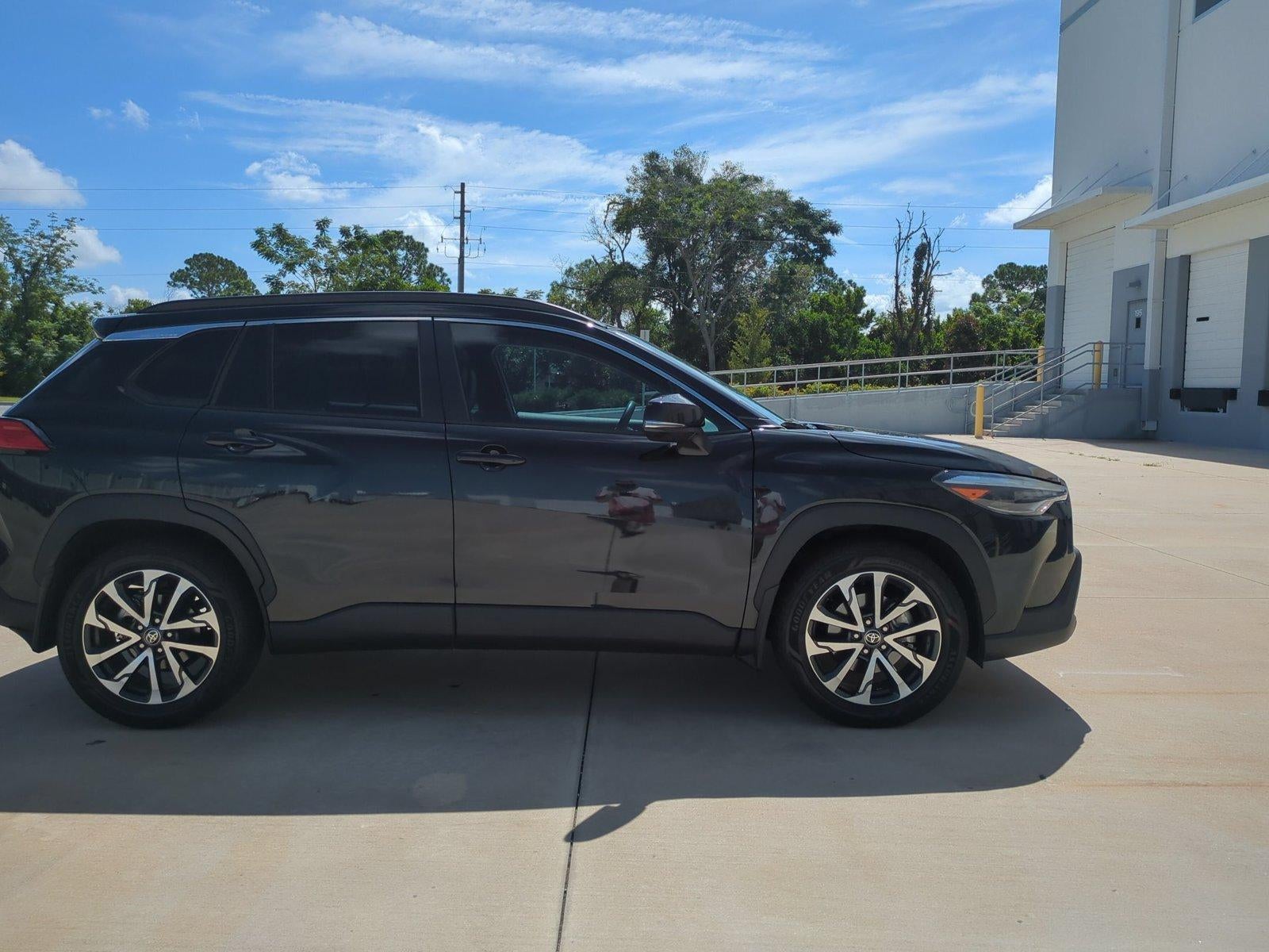 2025 Toyota Corolla Cross XLE 2WD (Natl)