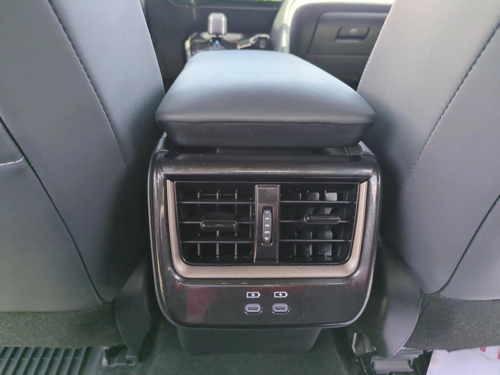 2025 Toyota Crown XLE AWD (Natl)