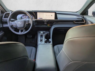 2023 Toyota Crown XLE AWD (Natl)