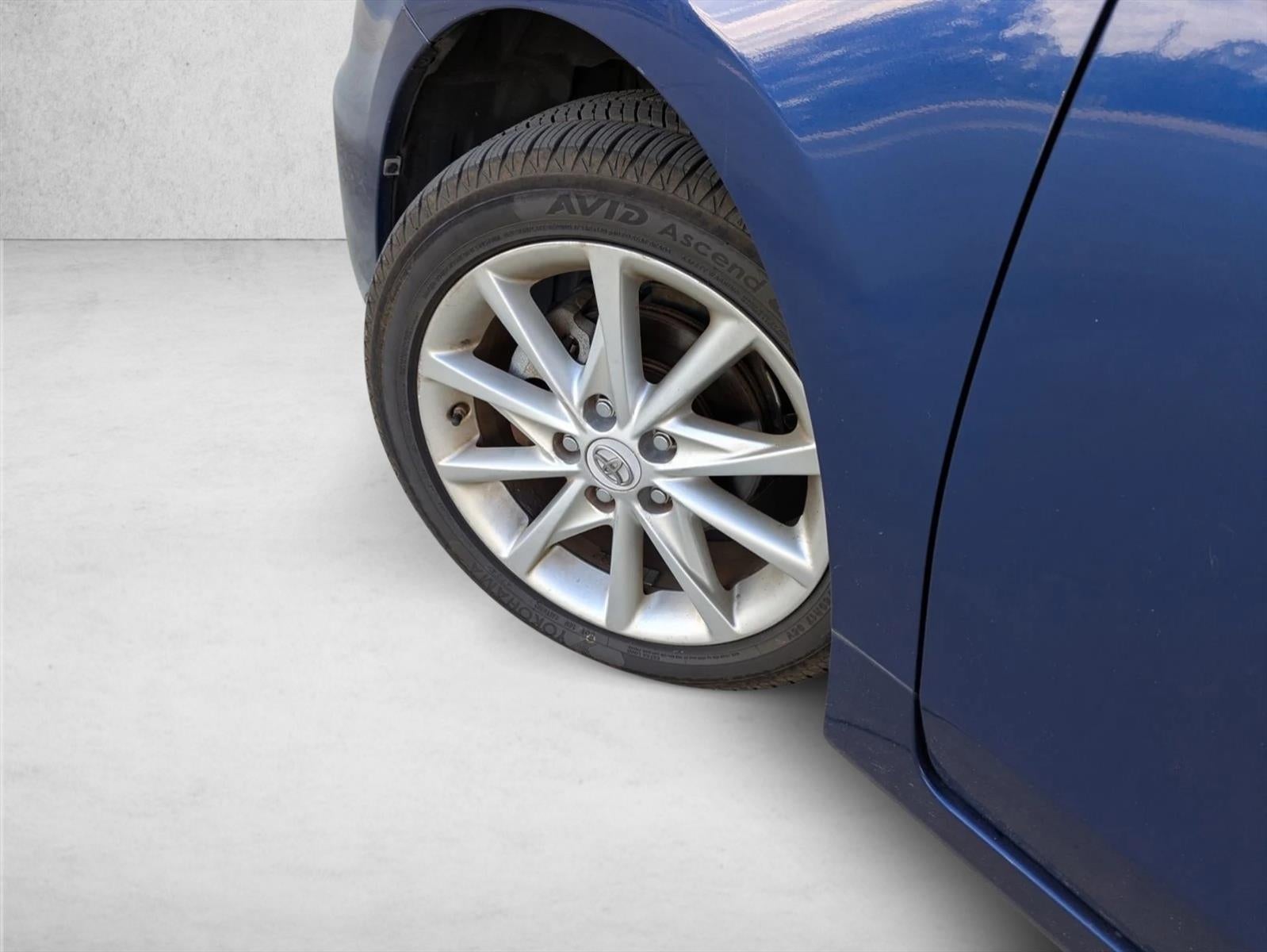 2012 Toyota Prius v 5dr Wgn Five (Natl)