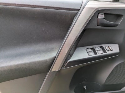 2017 Toyota RAV4 LE FWD (GS)