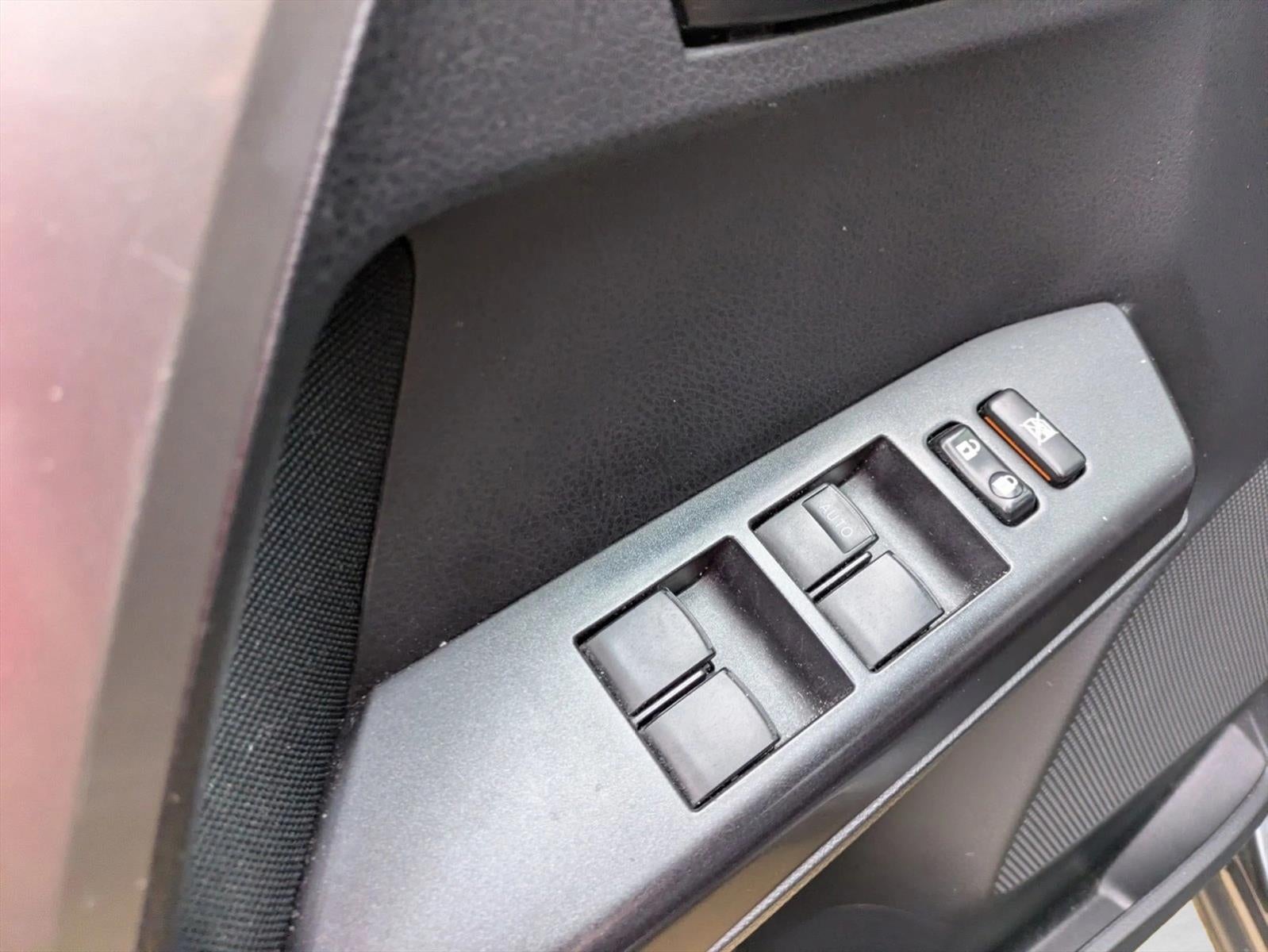 2017 Toyota RAV4 LE FWD (GS)