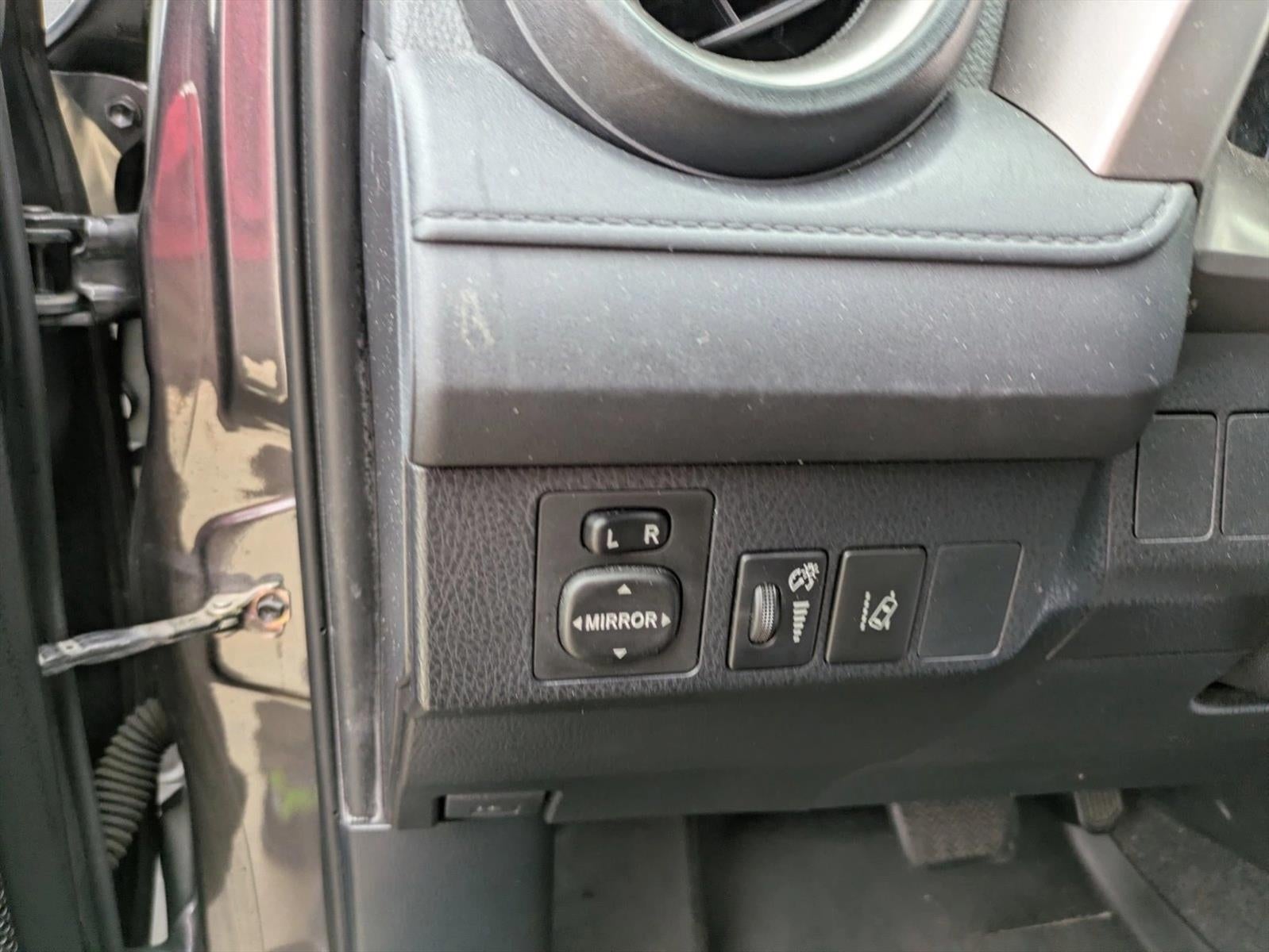 2017 Toyota RAV4 LE FWD (GS)