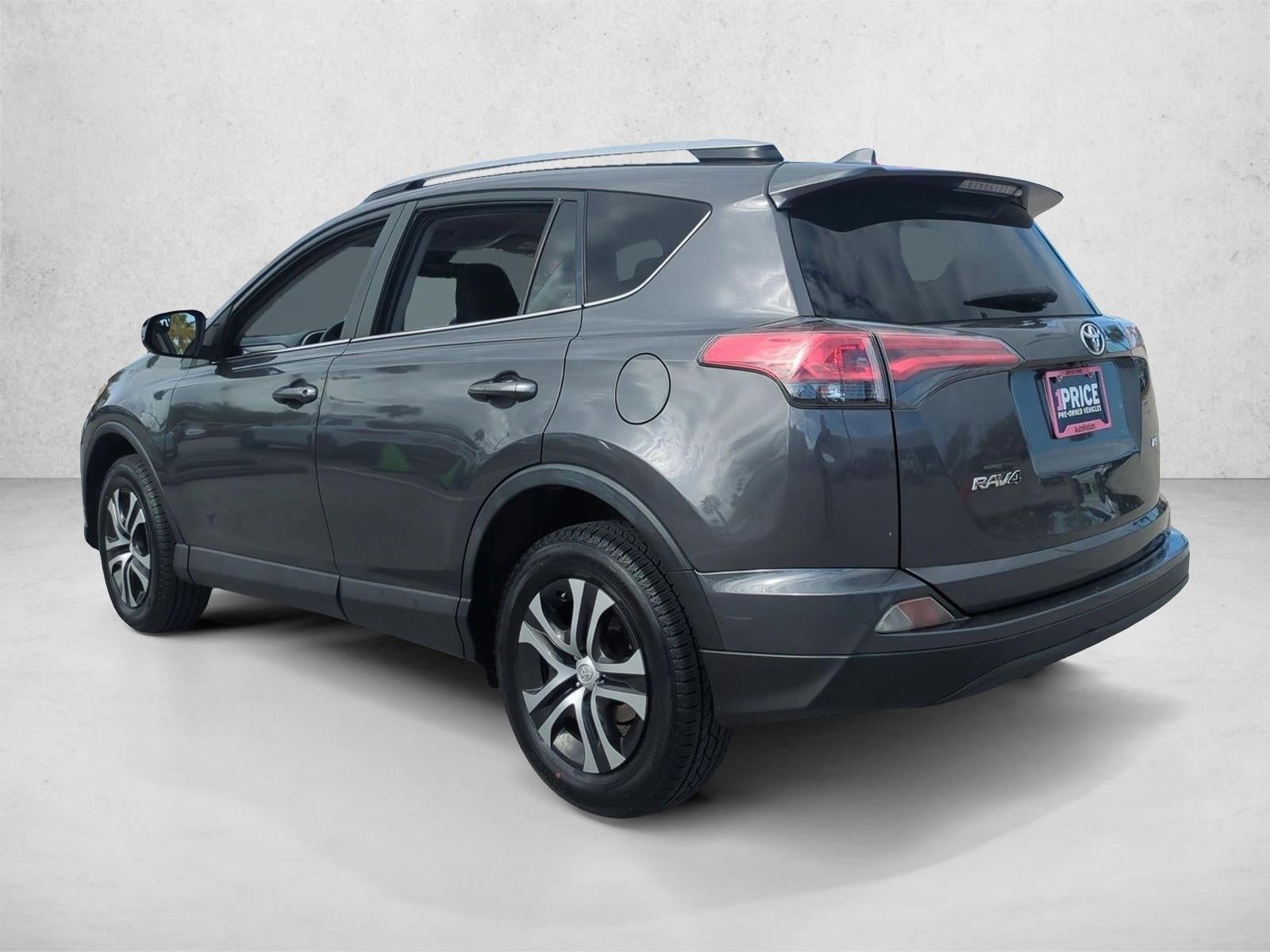 2017 Toyota RAV4 LE FWD (GS)