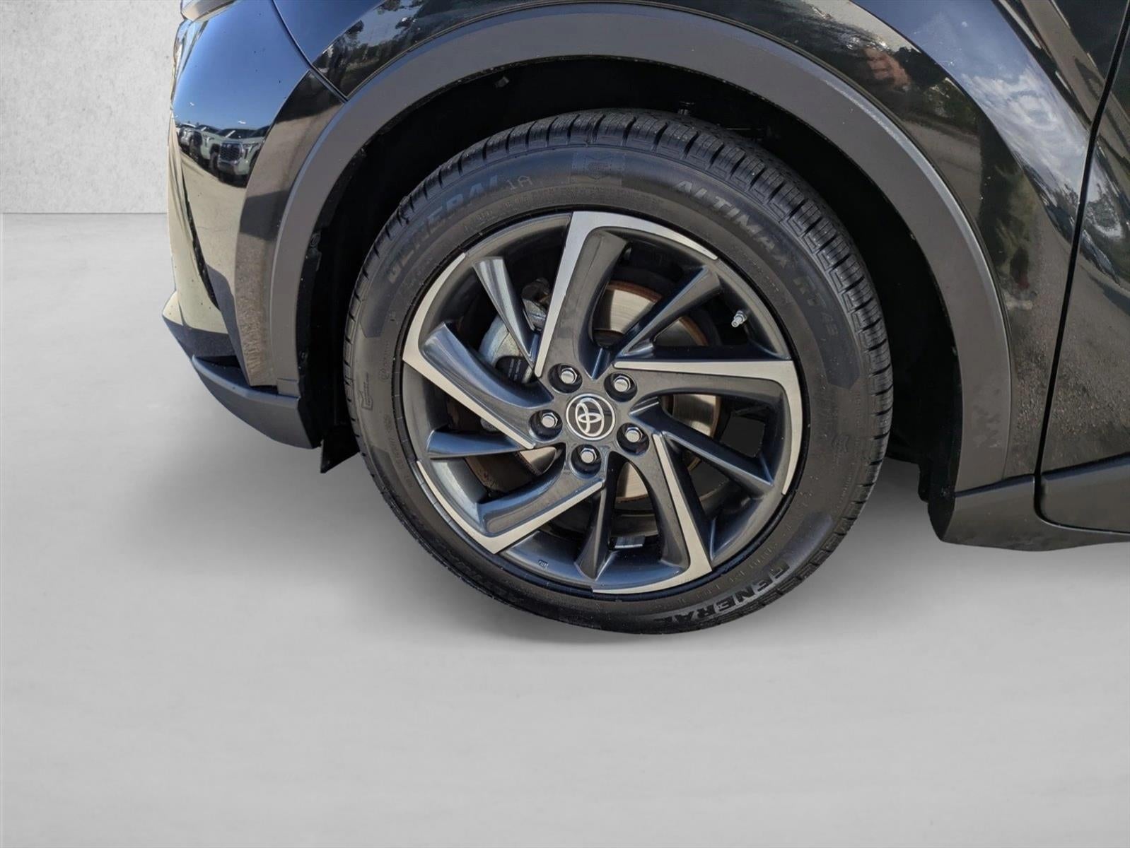 2022 Toyota C-HR Limited FWD (Natl)