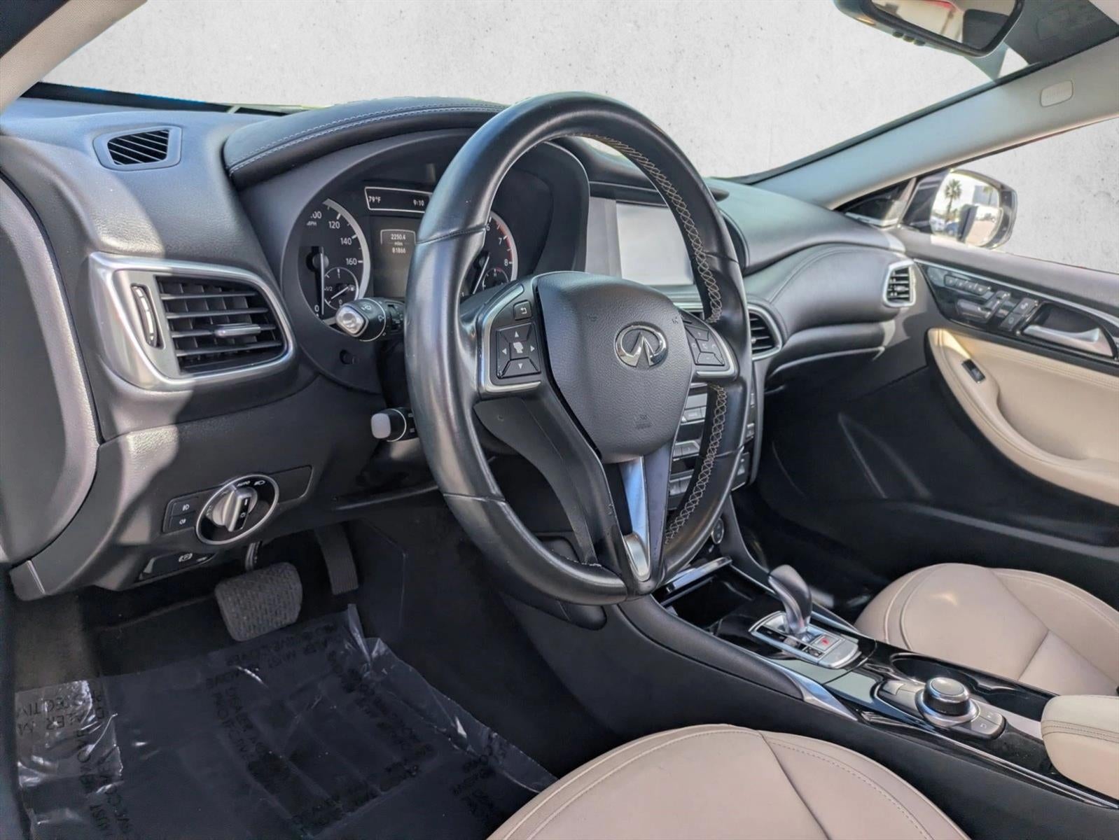 2017 INFINITI QX30 Premium AWD