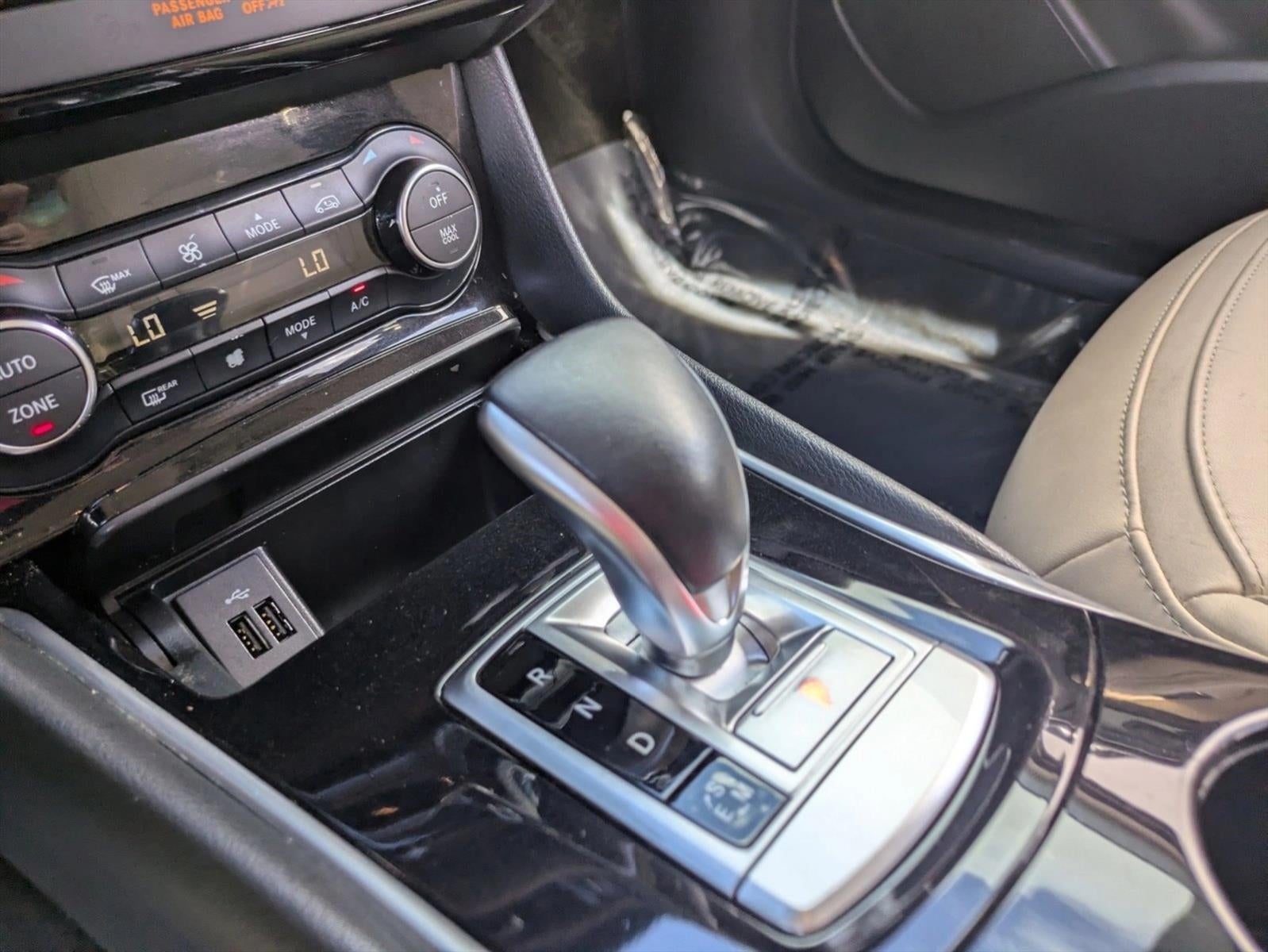 2017 INFINITI QX30 Premium AWD