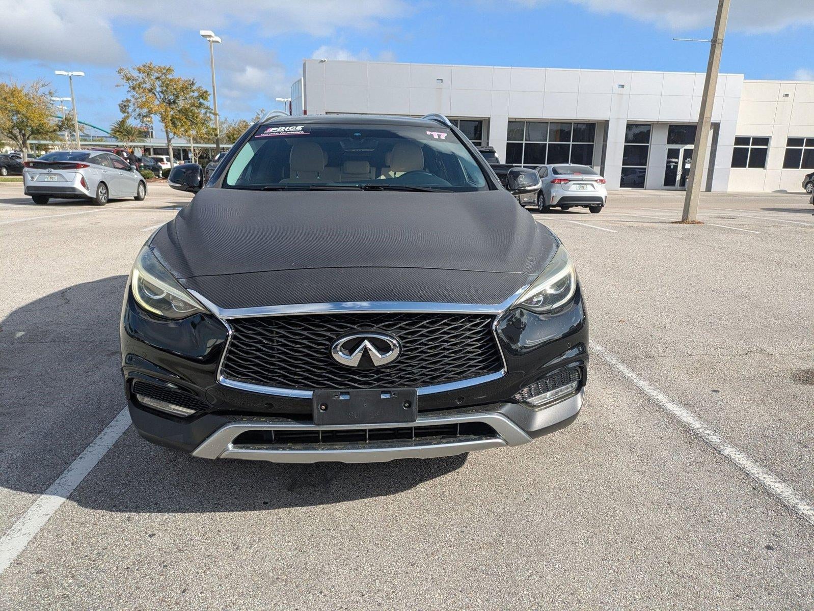 2017 INFINITI QX30 Premium AWD