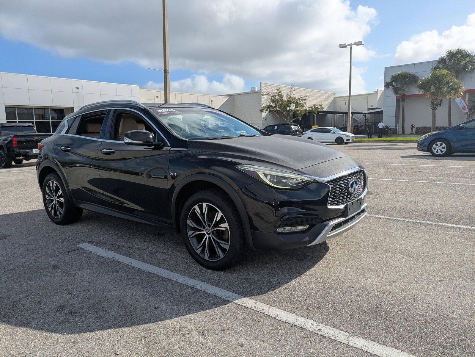 2017 INFINITI QX30 Premium AWD