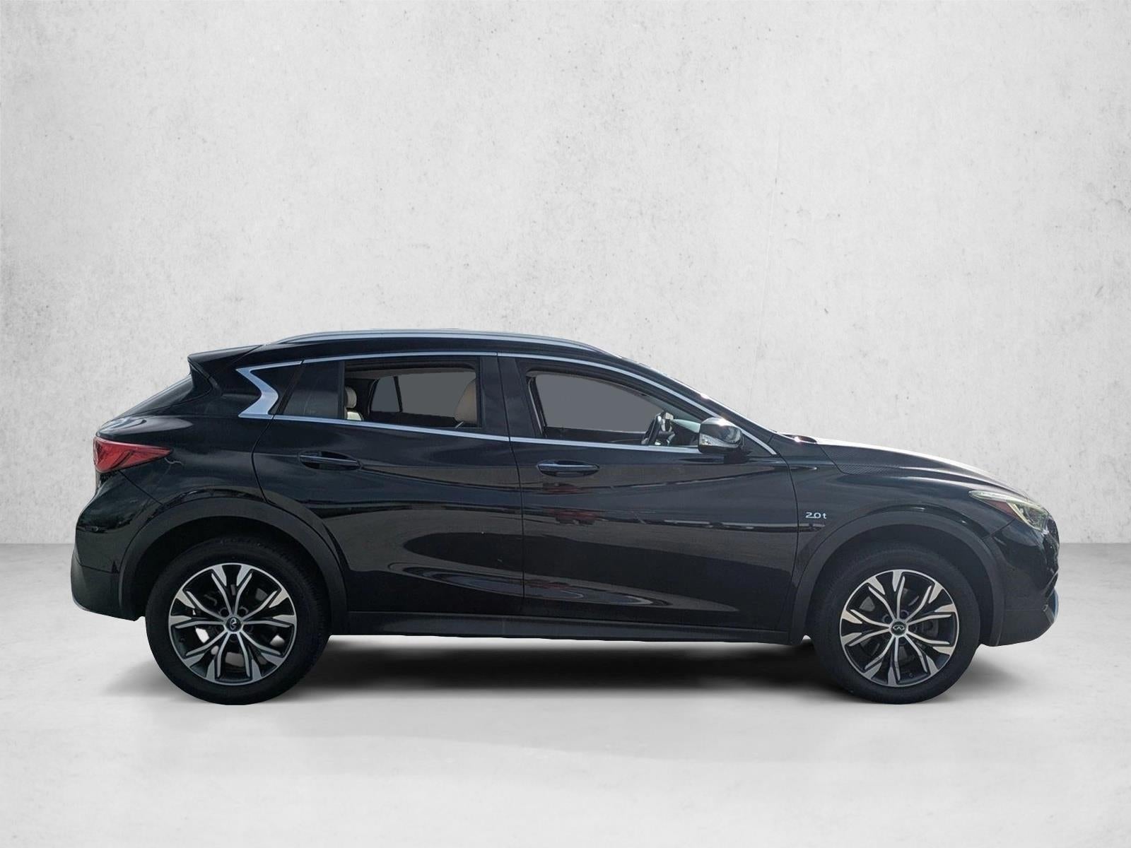 2017 INFINITI QX30 Premium AWD