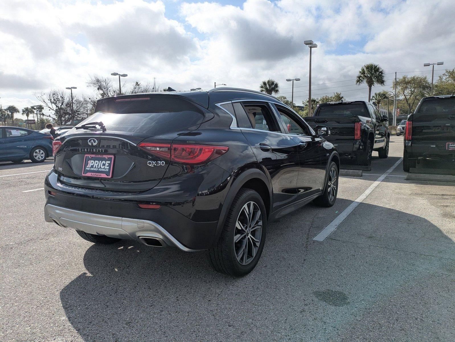 2017 INFINITI QX30 Premium AWD