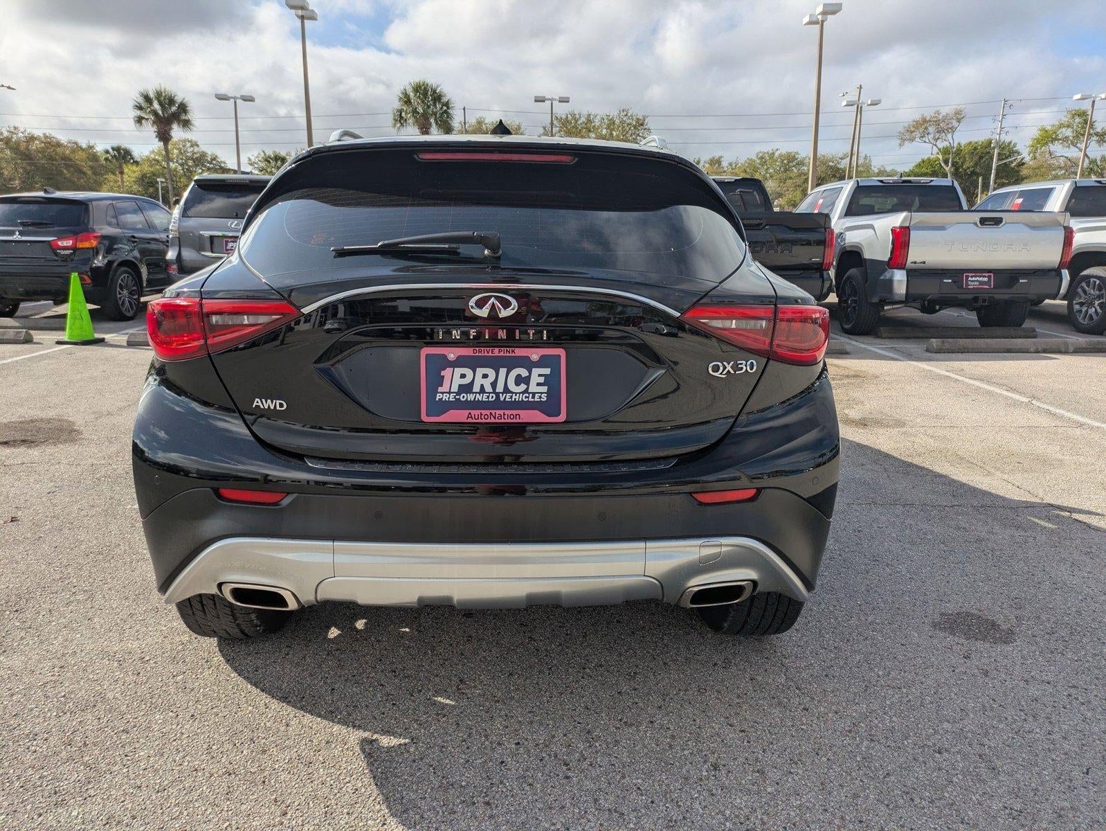 2017 INFINITI QX30 Premium AWD