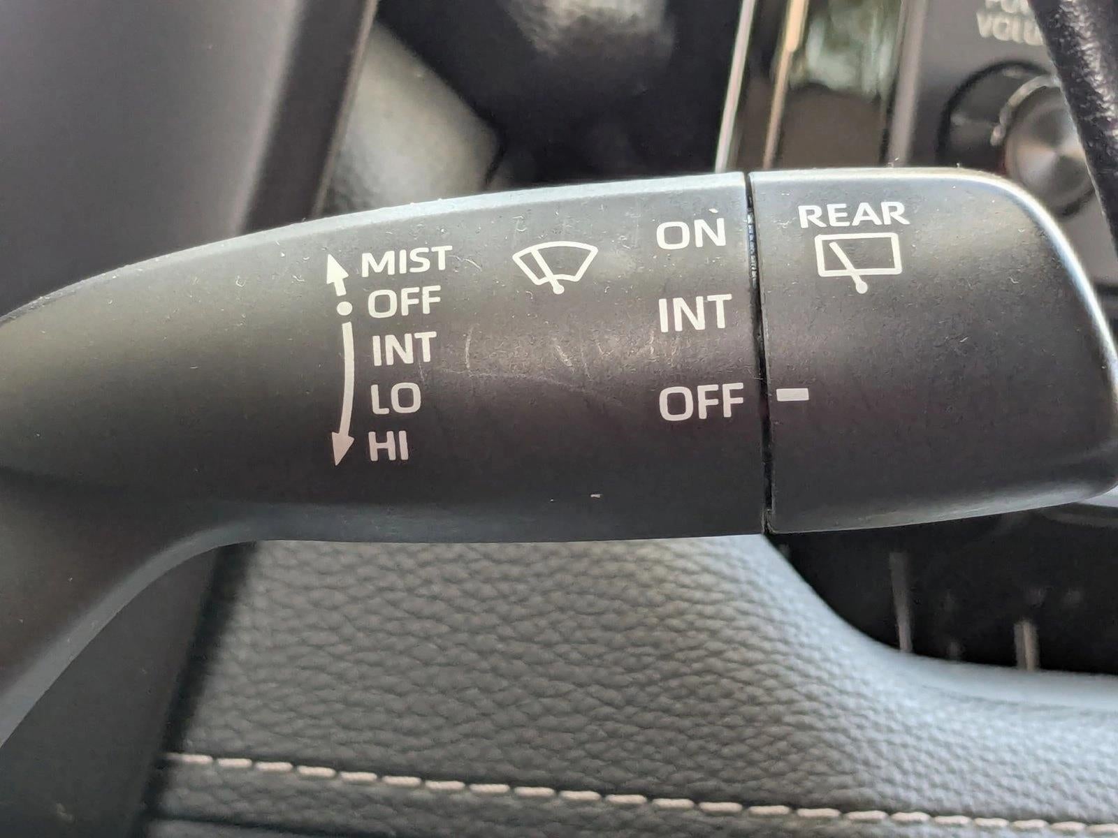 2020 Toyota RAV4 LE FWD (GS)